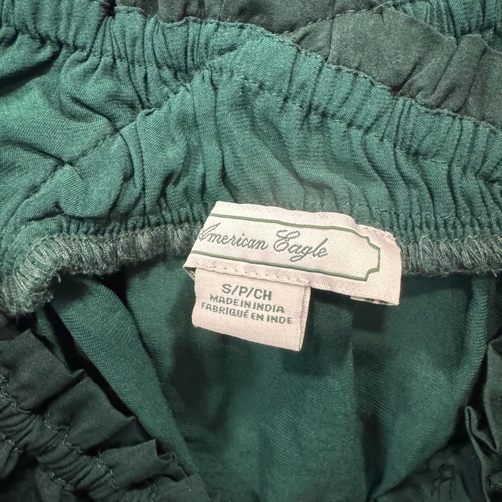 Green Sleeveless Top - Picture 3 of 3